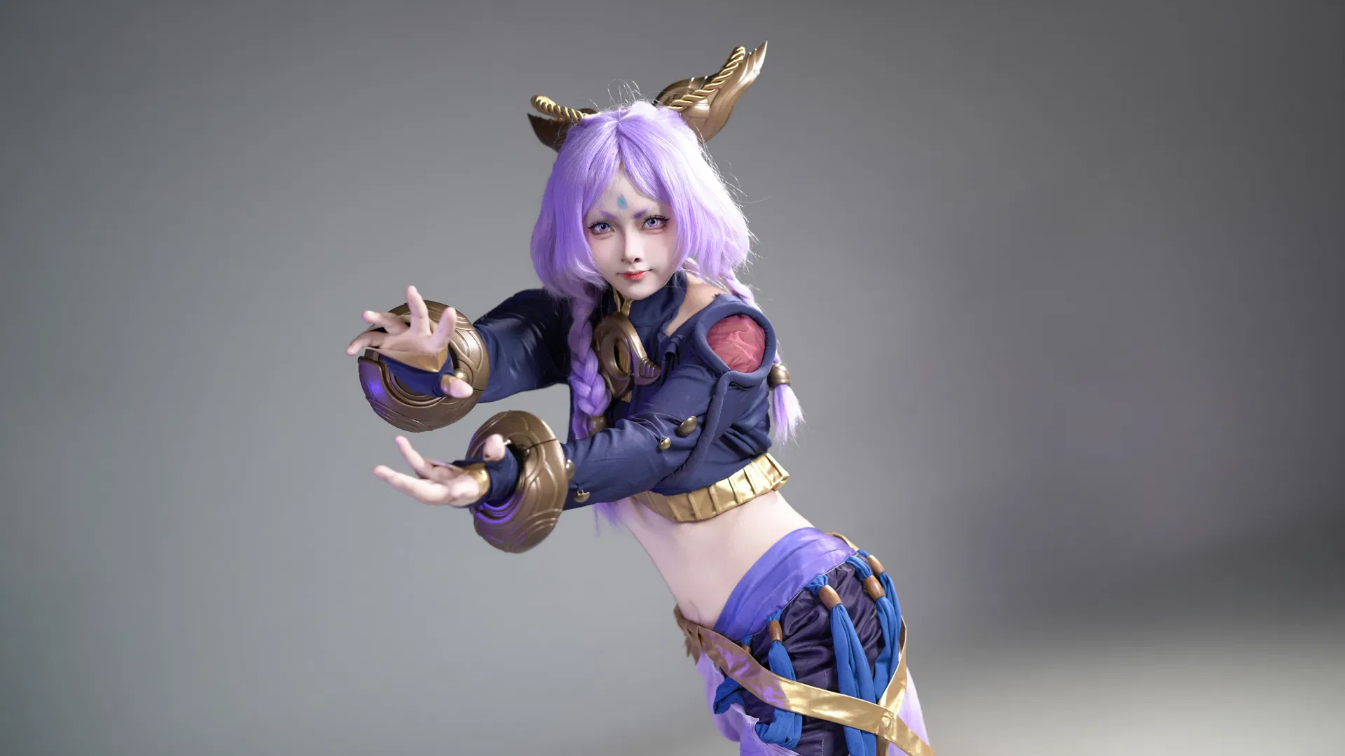 【芸阿娜cos】不会P特效，全靠肢体动作和服装细节撑起英雄联盟新英雄的排面 - 第 4 张