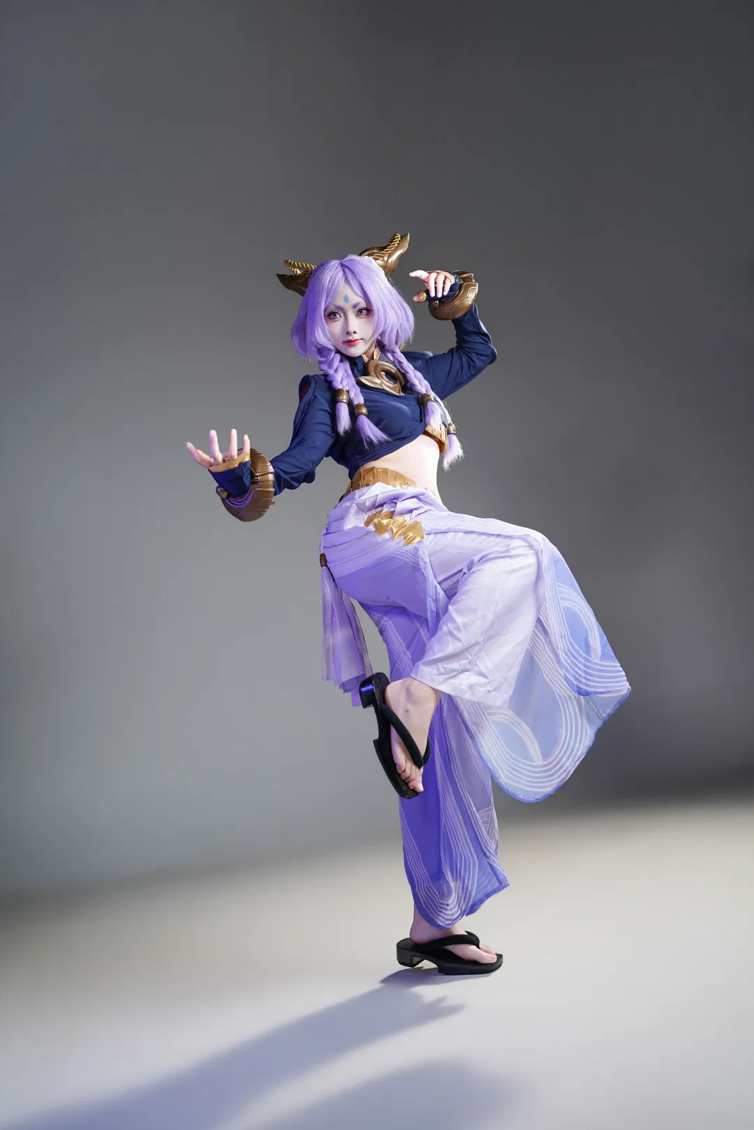 【芸阿娜cos】不会P特效，全靠肢体动作和服装细节撑起英雄联盟新英雄的排面 - 第 5 张