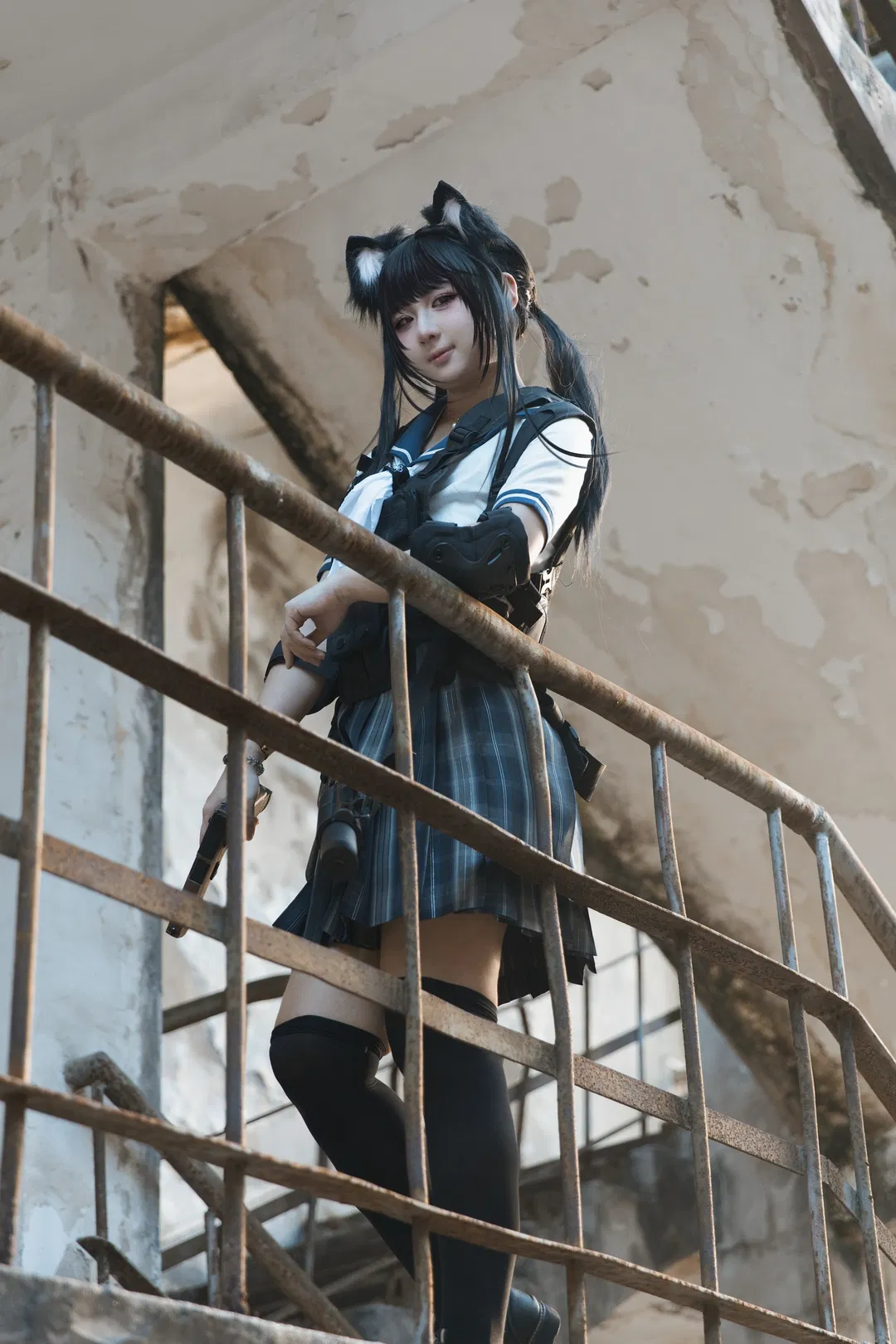 废墟里的武装JK猫耳娘 自搭战术风写真 - 第 1 张