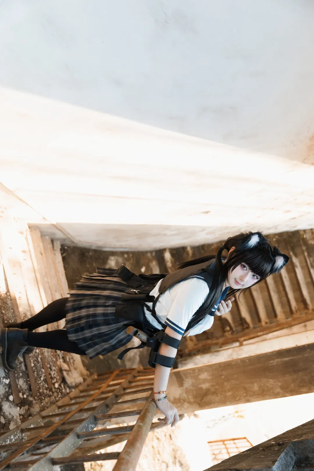 废墟里的武装JK猫耳娘 自搭战术风写真 - 第 2 张
