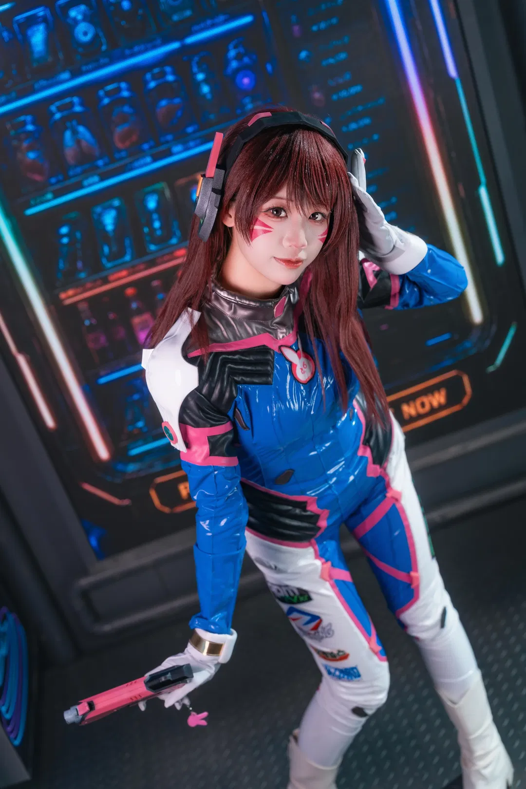 【D.Va cos】守望先锋霓虹赛博朋克，紧身战衣再现战场精灵 - 第 1 张