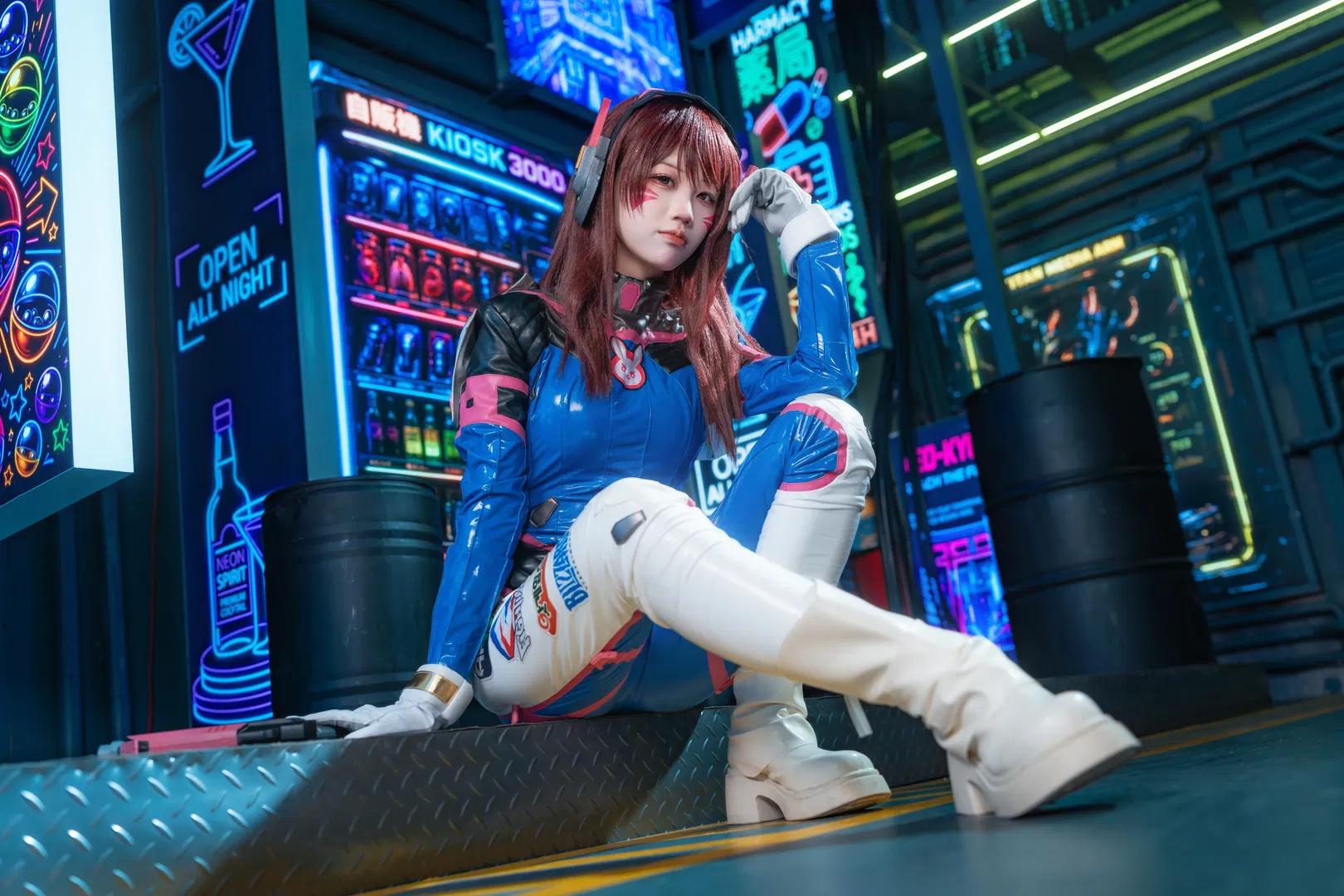 【D.Va cos】守望先锋霓虹赛博朋克，紧身战衣再现战场精灵 - 第 5 张