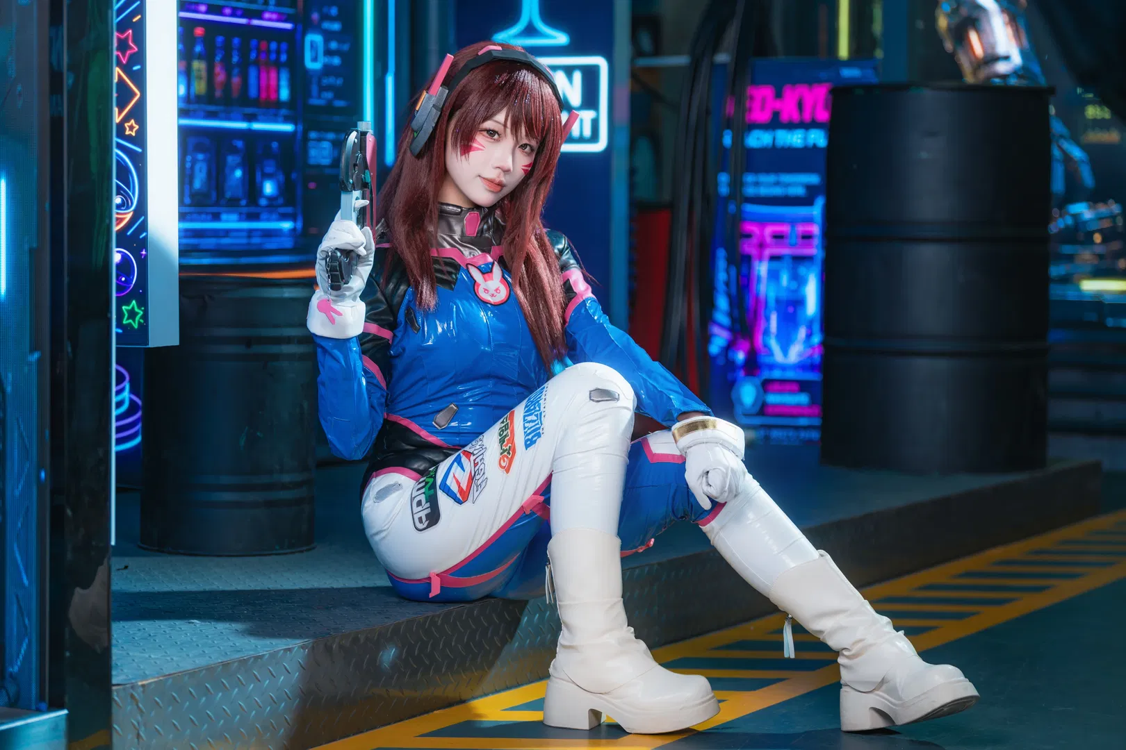 【D.Va cos】守望先锋霓虹赛博朋克，紧身战衣再现战场精灵 - 第 8 张
