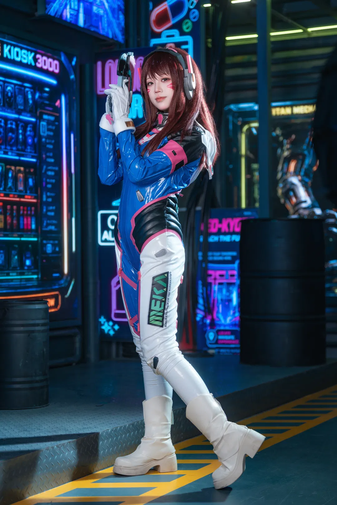 【D.Va cos】守望先锋霓虹赛博朋克，紧身战衣再现战场精灵 - 第 9 张