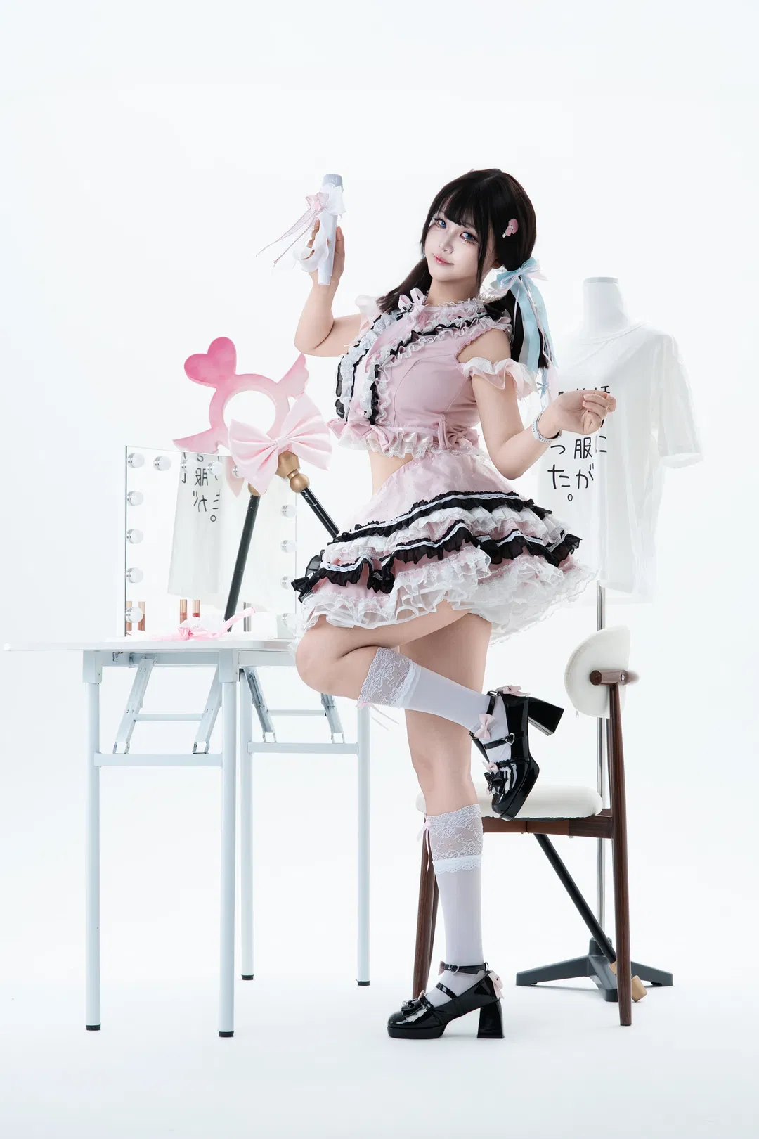 魔法少女偶像风白棚棚拍，粉色洛丽塔搭配白丝过膝袜 - 第 5 张