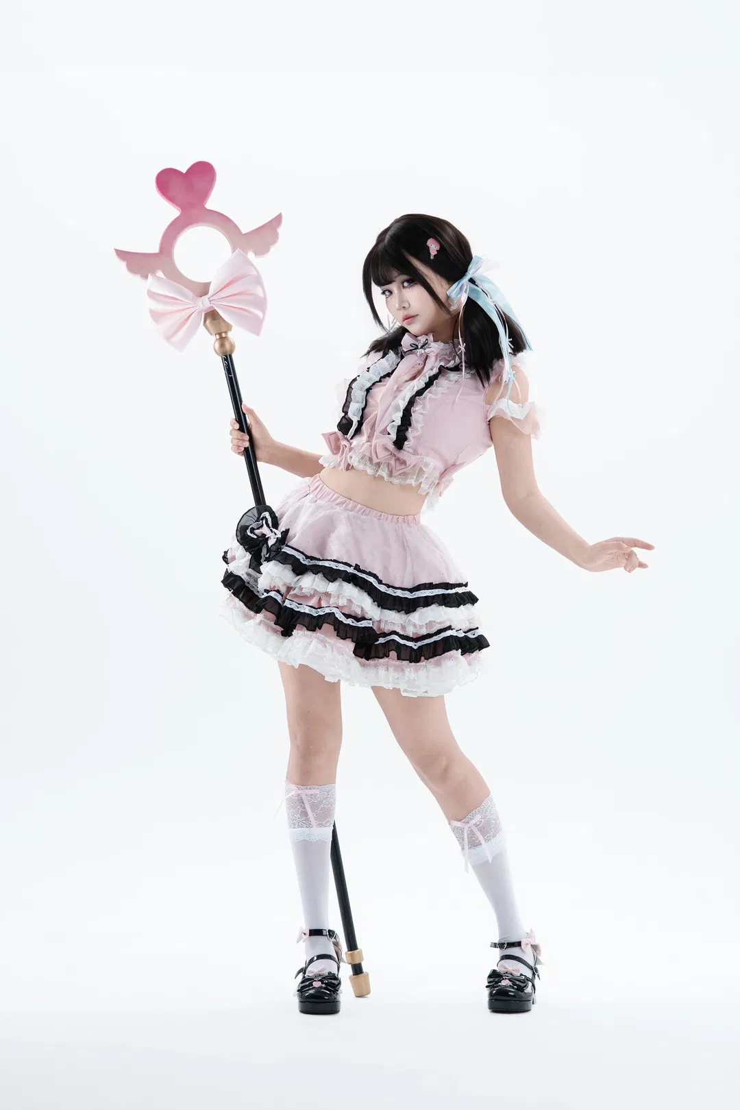 魔法少女偶像风白棚棚拍，粉色洛丽塔搭配白丝过膝袜 - 第 6 张