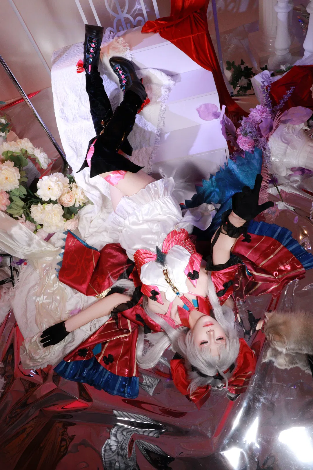 【柯萊塔cos】鳴潮紅白披風與過膝長靴的冷豔碰撞