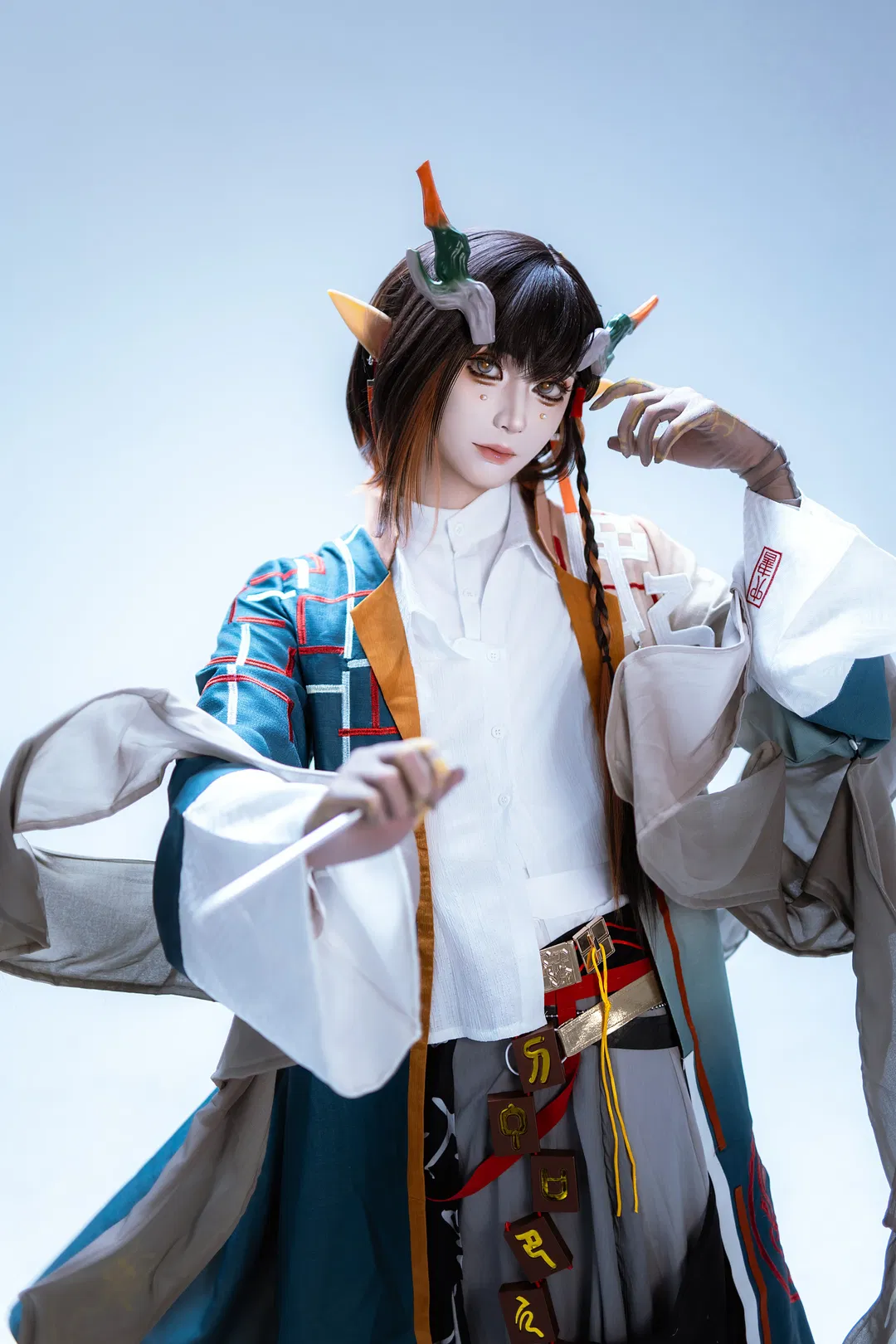 【颉cos】明日方舟岁兽之妹，书卷与棋盘间的执念 - 第 1 张