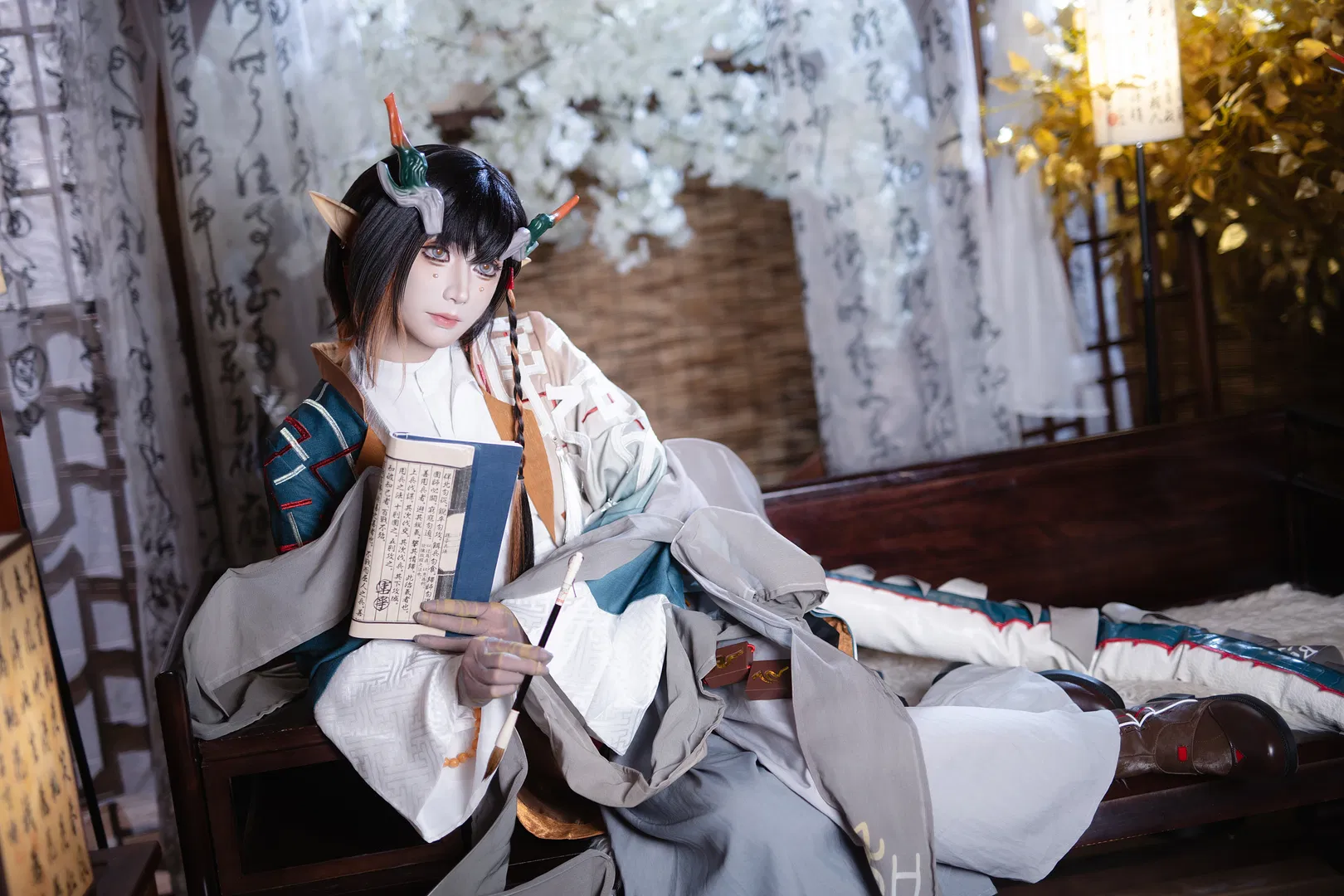 【颉cos】明日方舟岁兽之妹，书卷与棋盘间的执念 - 第 3 张