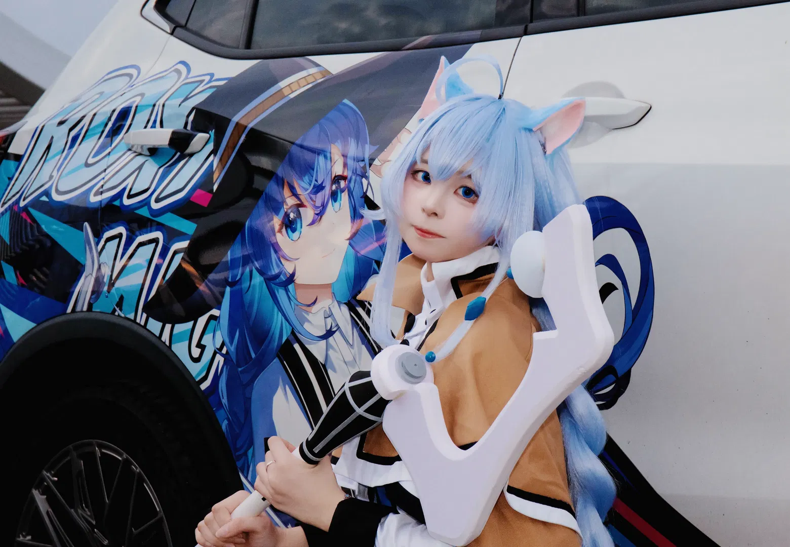 【洛琪希cos】无职转生痛车合影，蓝发魔法师的线下打卡 - 第 1 张