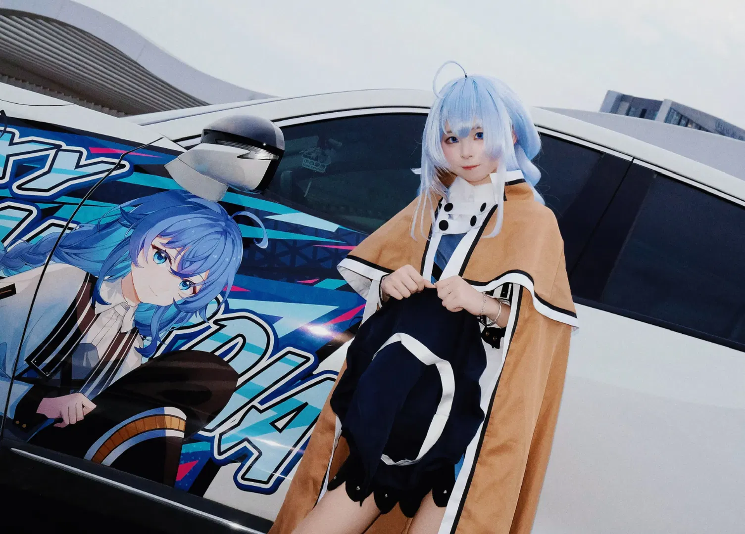 【洛琪希cos】无职转生痛车合影，蓝发魔法师的线下打卡 - 第 3 张