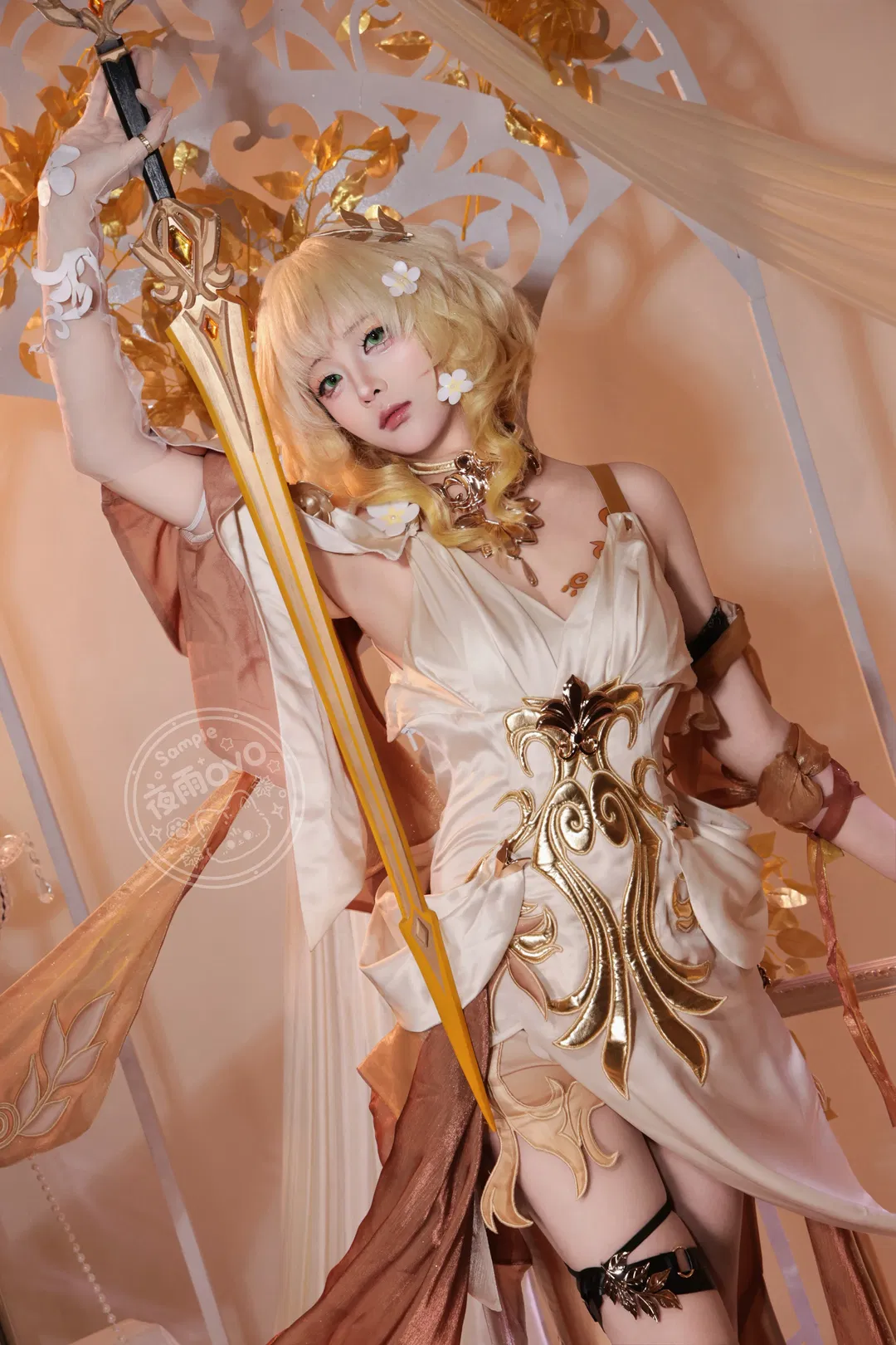 【阿格萊雅cos】崩壞星穹鐵道金白織錦，這套服裝細節真的拉滿了 - 第 3 張