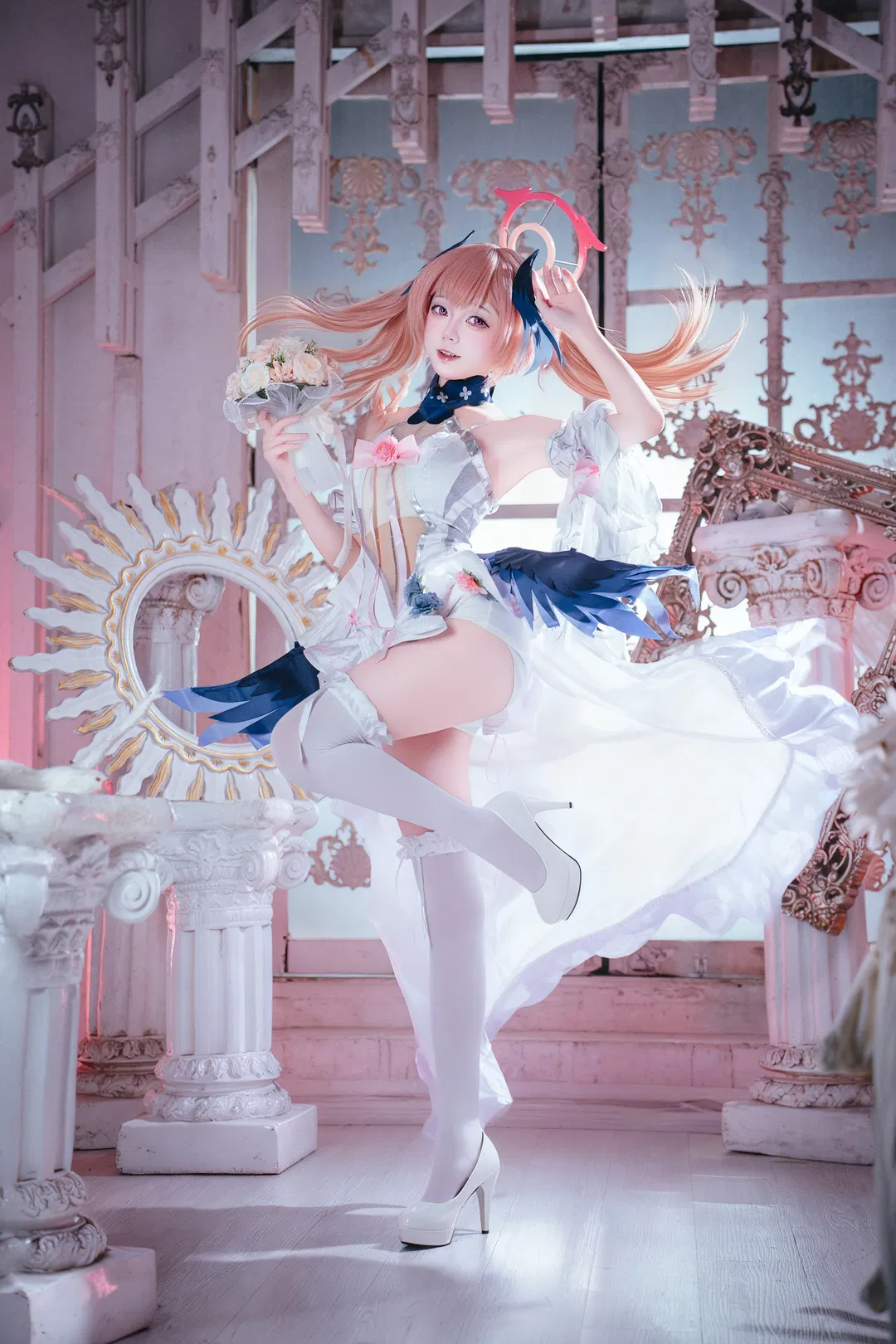 【下江小春cos】蔚蓝档案纯白誓约，白丝与深蓝羽翼的绝美碰撞 - 第 1 张
