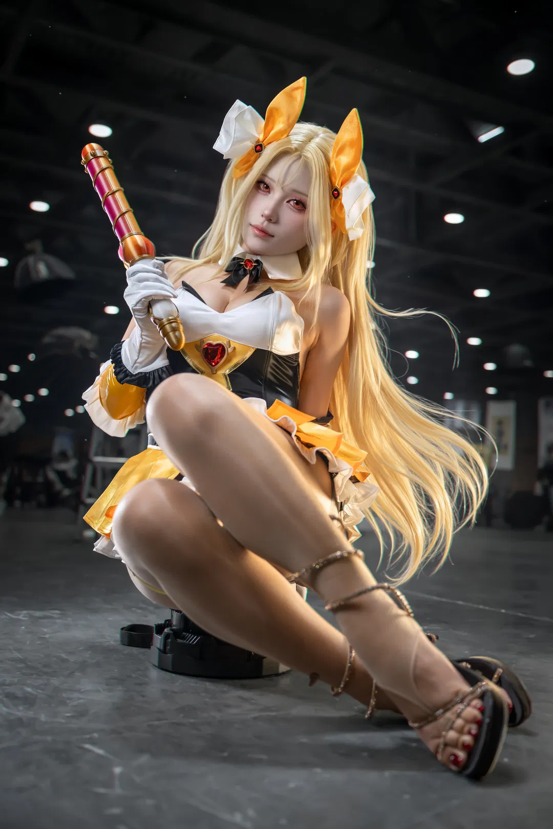 【オリビエ コスプレ】ブラウンダスト2 コミコン会場速報、細部までこだわり抜いた黒白黄の勝負服