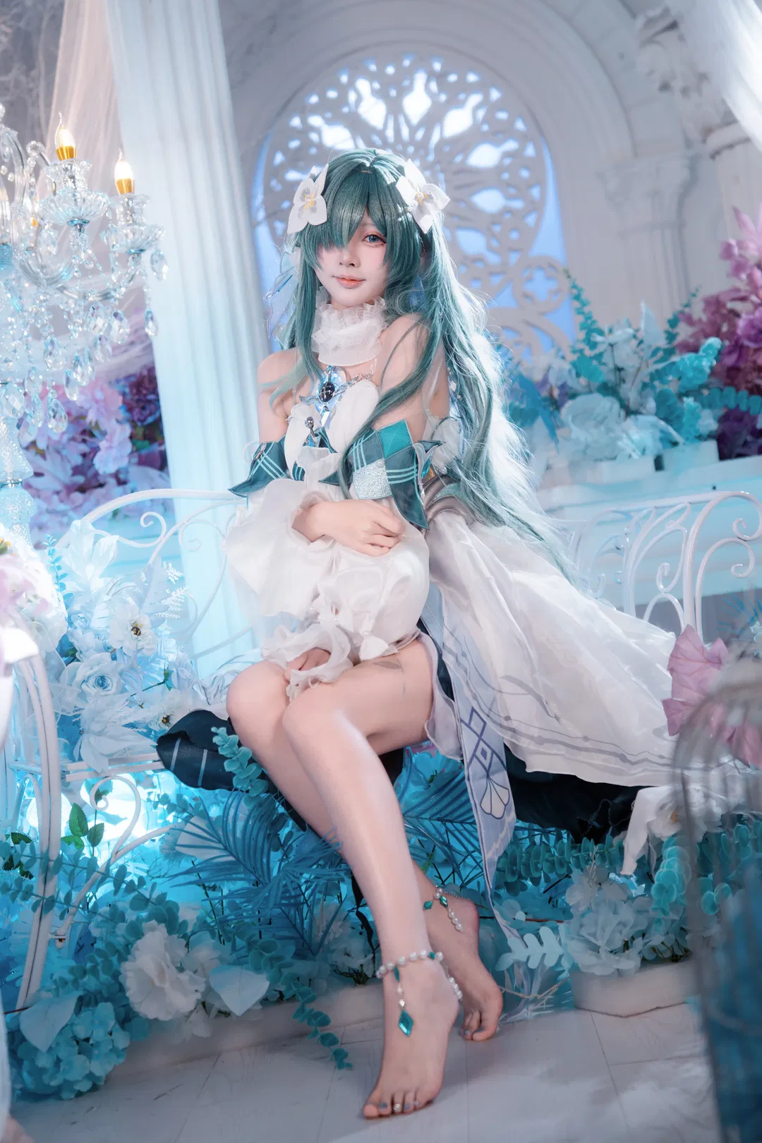 【沃雅妮莎cos】原神梦幻宫廷风，绿发白裙的灵动呈现 - 第 1 张
