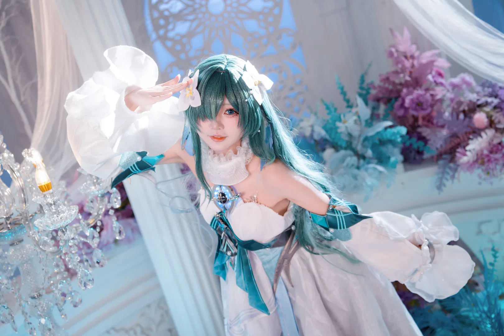 【沃雅妮莎cos】原神梦幻宫廷风，绿发白裙的灵动呈现 - 第 3 张