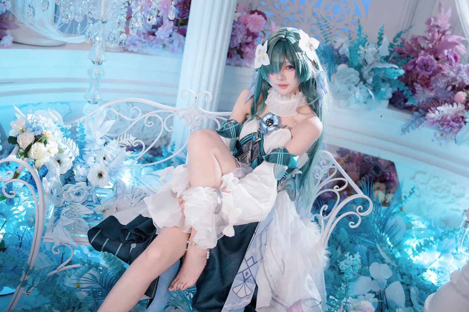 【沃雅妮莎cos】原神梦幻宫廷风，绿发白裙的灵动呈现 - 第 6 张