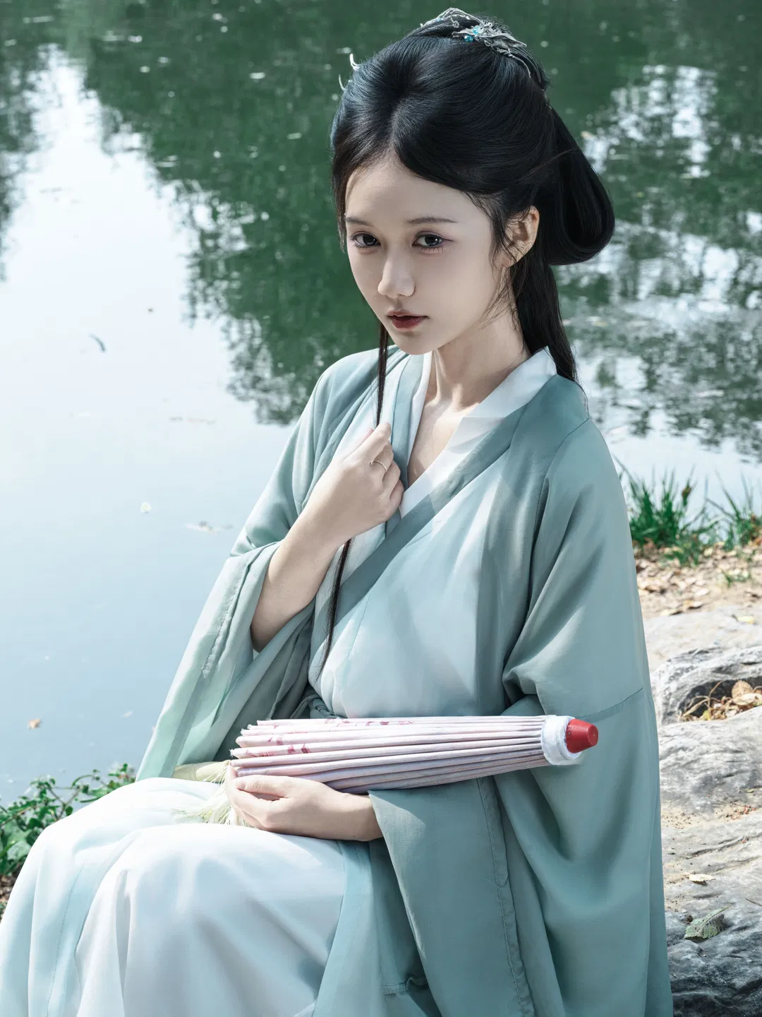 青衫执伞，定格山水间的魏晋清冷感 - 第 7 张