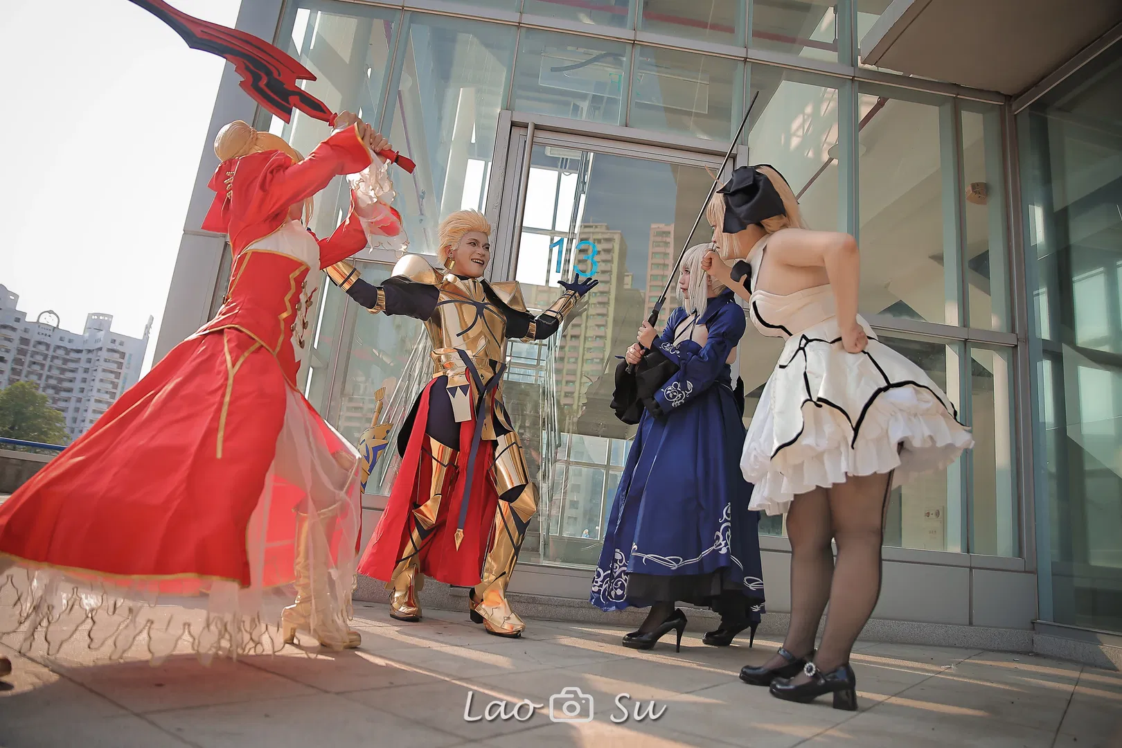 【尼禄·克劳狄乌斯cos】Fate/Grand Order临时合体，拍完正片的吉尔伽美什被阿尔托莉雅们围攻 - 第 3 张