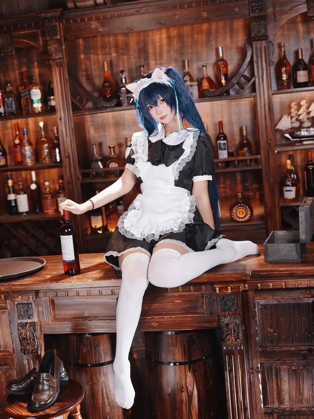 【黑见芹香cos】蔚蓝档案酒馆打工女仆的日常 - 第 1 张