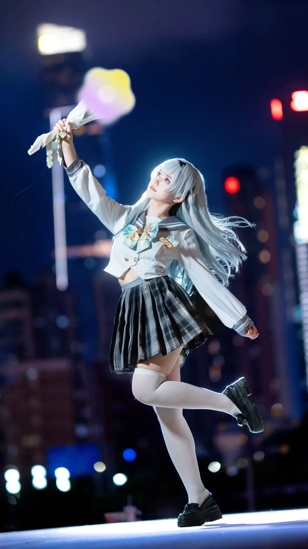 【流萤cos】崩坏星穹铁道夜景正片，黄紫光影的奇妙碰撞 - 第 1 张