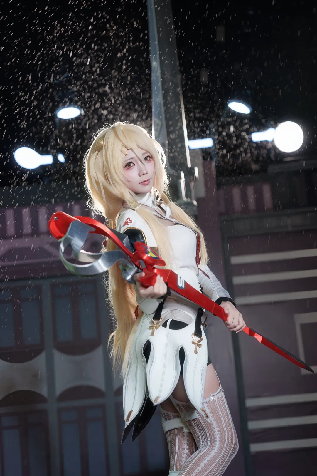 【菲欧妮cos】绝区零雨夜出片记：大剑与大雨的碰撞 - 第 1 张