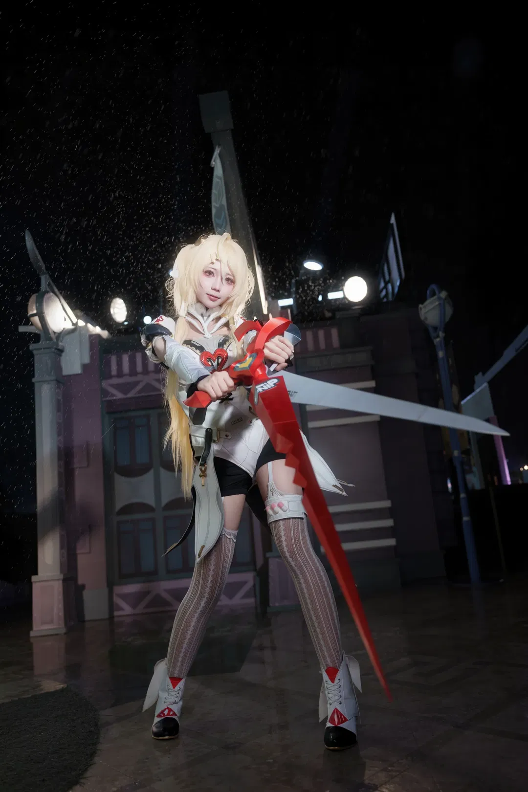 【菲欧妮cos】绝区零雨夜出片记：大剑与大雨的碰撞 - 第 3 张