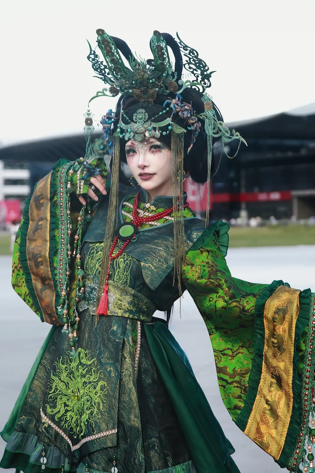 CJ場外捕捉到的華服返圖，這套綠金古風裝扮太絕了 - 第 2 張