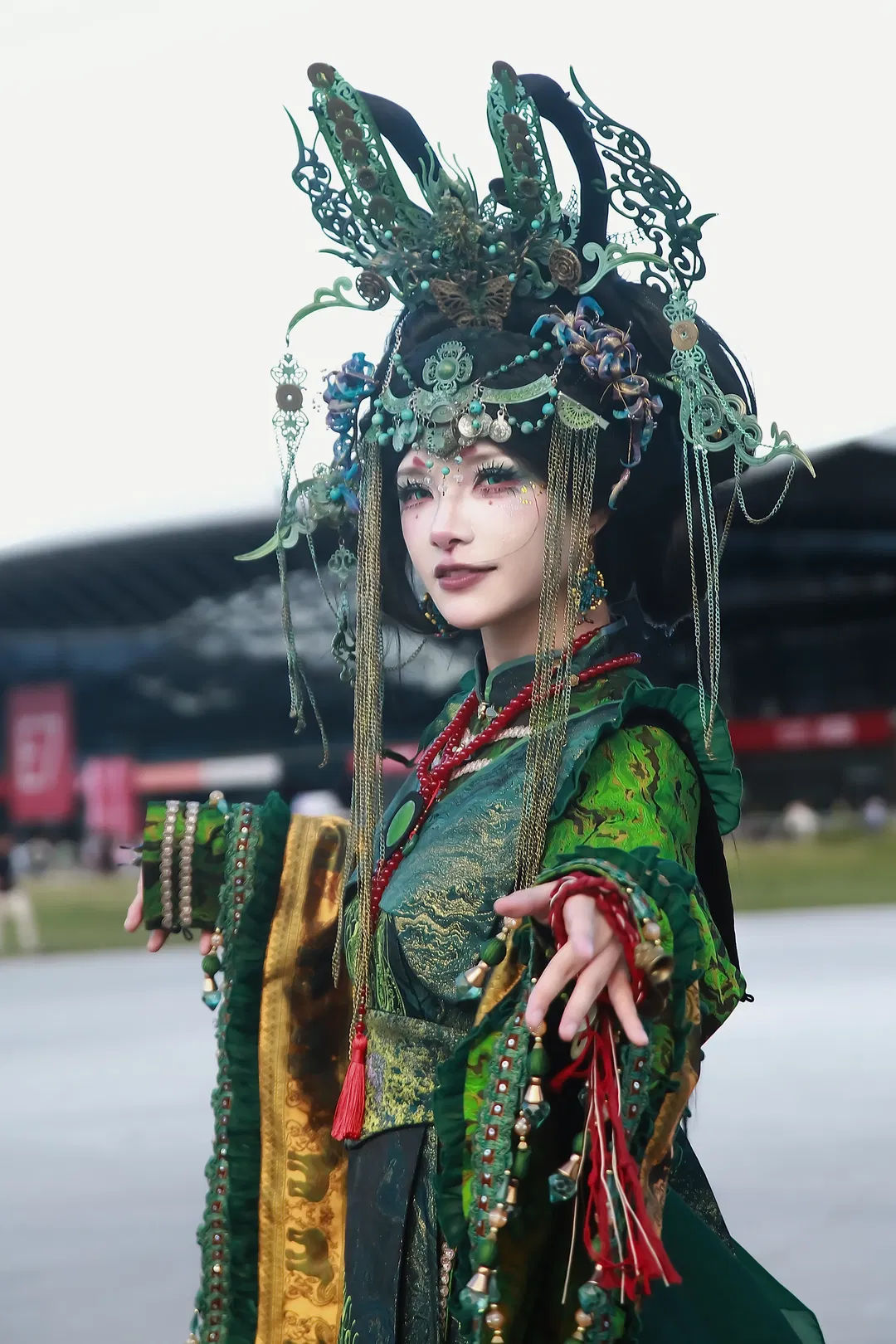 CJ場外捕捉到的華服返圖，這套綠金古風裝扮太絕了 - 第 3 張