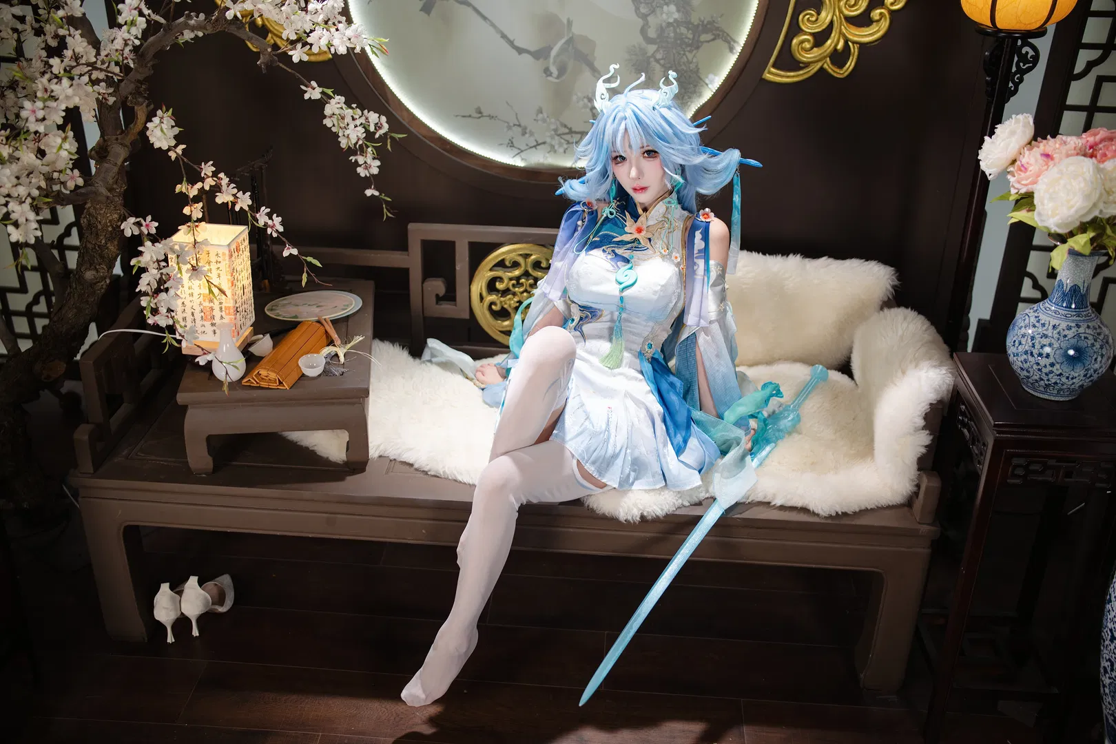 【清宵cos】鳴潮的仙氣師尊，白絲與長劍的碰撞 - 第 2 張