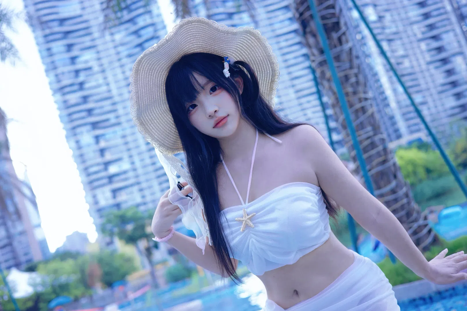 夏日泳池边的清凉穿搭 白丝与海星的碰撞 - 第 1 张